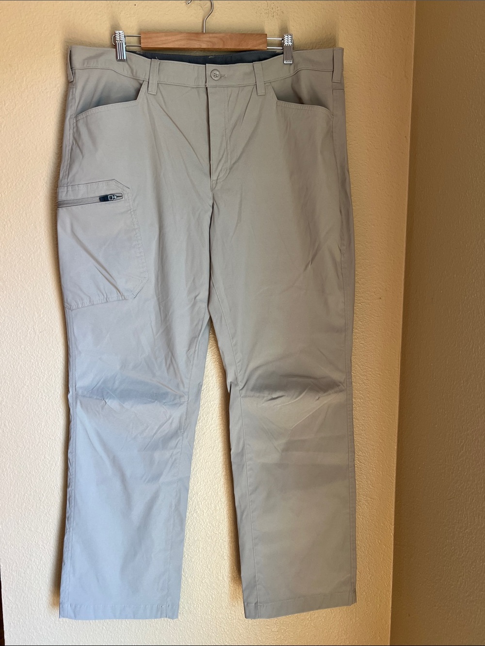 Eddie Bauer Pants Beige Nylon 40 x 32